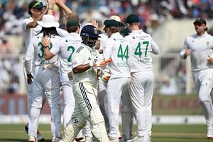 IND vs SA, 2nd Test: गुवाहाटी टेस्ट में बैकफुट पर टीम इंडिया, मार्को यानसन के आगे 201 रन पर ढेर, मुकाबले में 288 रन से पिछड़ी SportsTak Hindi