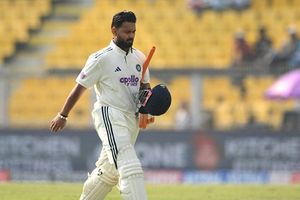 भारतीय बल्लेबाजों ने कटाई नाक, टेस्ट क्रिकेट में 59 साल पुराना रिकॉर्ड तोड़ा, गुवाहाटी में गंभीर के लड़के बुरी तरह फ्लॉप SportsTak Hindi