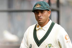 Ashes: उस्मान ख्वाजा के गोल्फ खेलने पर क्यों मच गया बवाल? ऑस्ट्रेलियाई बल्लेबाज की पोस्ट पर छिड़ी बहस SportsTak Hindi