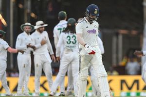 IND vs SA: गुवाहाटी में भारत की खराब बल्लेबाजी, 549 रन के लक्ष्य के आगे दोनों ओपनर्स सस्ते में आउट, टीम इंडिया पर हार का खतरा SportsTak Hindi