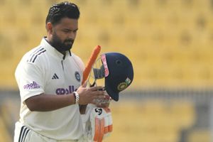 IND vs SA : ऋषभ पंत का 408 रन की सबसे बड़ी हार के बाद दर्द आया बाहर, कहा - क्रिकेट को हल्के में... SportsTak Hindi