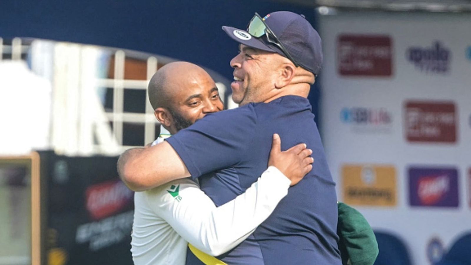 IND vs SA: 'वो 60 साल के हो गए हैं', टेंबा बवुमा का भारत को लेकर अपने कोच के 'गिड़गिड़ाने वाले' विवादित कमेंट पर बड़ा बयान IND vs SA: 'वो 60 साल के हो गए हैं', टेंबा बवुमा का भारत को लेकर अपने कोच के 'गिड़गिड़ाने वाले' विवादित कमेंट पर बड़ा बयान