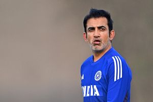 साउथ अफ्रीका के खिलाफ हार के बाद क्या गंभीर ने विराट- रोहित पर साधा निशाना, कहा- टीम को तेजतर्रार खिलाड़ियों की जरूरत नहीं SportsTak Hindi