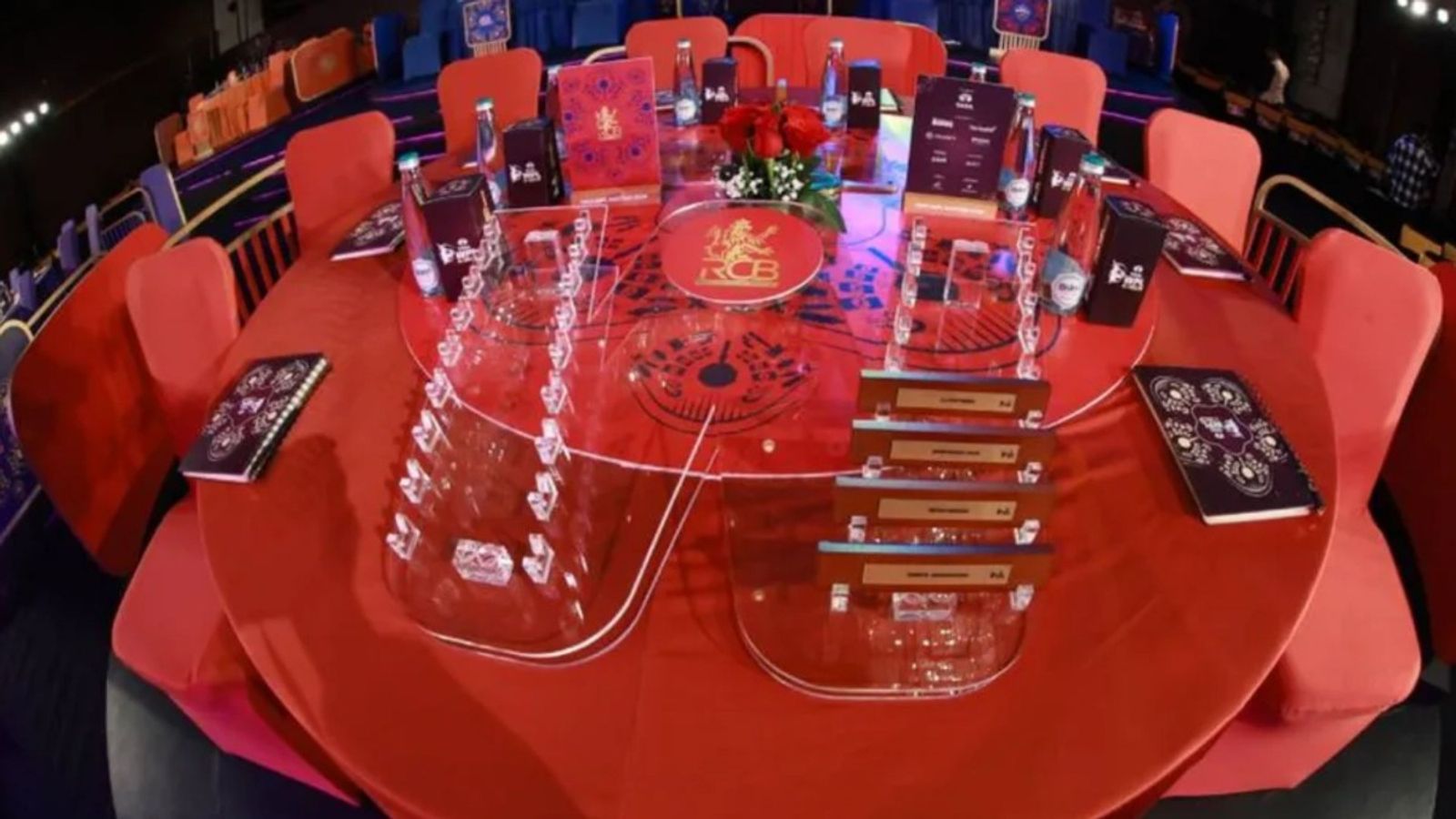 WPL Auction : RCB के हाथ लगा 'जैकपॉट', सिर्फ 65 लाख में वर्ल्ड कप फाइनल खेलने वाली फिनिशर को खरीदा WPL Auction : RCB के हाथ लगा 'जैकपॉट', सिर्फ 65 लाख में वर्ल्ड कप फाइनल खेलने वाली फिनिशर को खरीदा