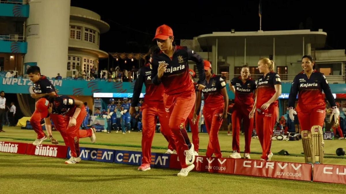 RCB Full Squad : आरसीबी ने ऑलराउंडर्स पर लुटाया पैसा तो हाथ लगा 'जैकपॉट', जानें कैसी है टीम ?