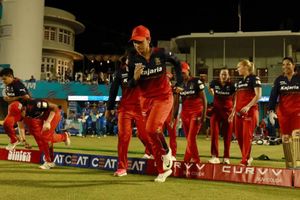 RCB Full Squad : आरसीबी ने ऑलराउंडर्स पर लुटाया पैसा तो हाथ लगा 'जैकपॉट', जानें कैसी है टीम ? SportsTak Hindi