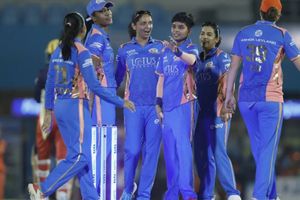 MI Full Squad : हरमनप्रीत से अधिक पैसे देकर मुंबई ने किस खिलाड़ी को खरीदा? जानें पूरा स्क्वॉड SportsTak Hindi