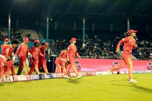 Gujarat Giants Full Squad : गुजरात ने विदेशी खिलाड़ियों पर लुटाया जमकर पैसा, जानें उनका नया स्क्वॉड SportsTak Hindi