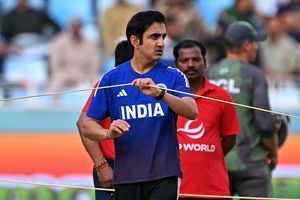 टीम इंडिया की हार से गंभीर के प्लान पर भड़का पूर्व क्रिकेटर, कहा - कोई एक भी ढंग का ऑलराउंडर... SportsTak Hindi