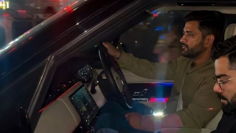 ms dhoni and virat kohli 