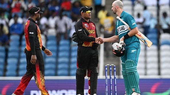 Daryl Mitchell (R) shakes hands with Kiplin Doriga