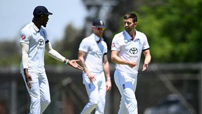 AUS vs ENG: इंग्लैंड को ब्रिस्बेन टेस्ट से पहले लगा झटका, सुपरस्टार तेज गेंदबाज दूसरे मुकाबले से बाहर, किसे मिलेगा मौका? SportsTak Hindi