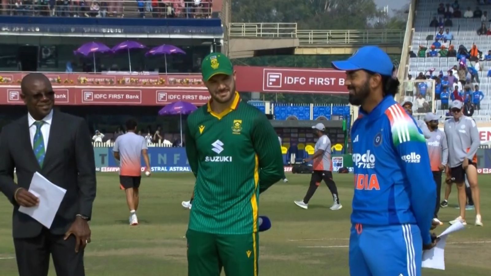 IND vs SA : भारत की पहले बैटिंग, ऋषभ पंत भी बाहर तो गिल और अय्यर की जगह किसे मिला मौका, जानें टीम इंडिया की Playing XI IND vs SA : भारत की पहले बैटिंग, ऋषभ पंत भी बाहर तो गिल और अय्यर की जगह किसे मिला मौका, जानें टीम इंडिया की Playing XI