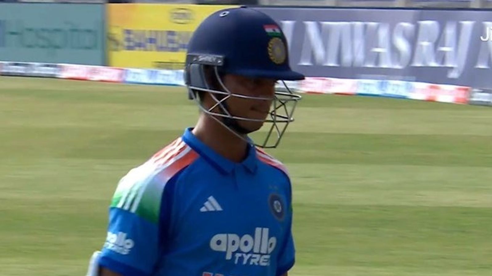 यशस्वी जायसवाल नौ महीने बाद वनडे खेलने पर निकले फ्लॉप तो भड़के फैंस, कहा - उनको सिर्फ... यशस्वी जायसवाल नौ महीने बाद वनडे खेलने पर निकले फ्लॉप तो भड़के फैंस, कहा - उनको सिर्फ...