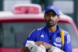 अभिमन्यु ईश्वरन ने ठोका तूफानी T20 शतक, आकाश दीप ने 7 गेंद में उड़ाए 5 छक्के फिर भी टीम को मिली 112 रन से शिकस्त SportsTak Hindi