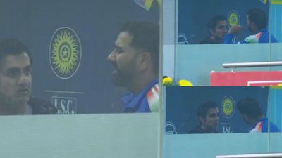 रोहित शर्मा-गौतम गंभीर के बीच ड्रेसिंग रूम में लंबी बातचीत, रांची वनडे के बाद सामने आए अंदर के दृश्य SportsTak Hindi