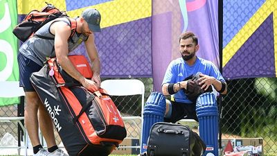 IND vs SA : भारत से हार के बावजूद साउथ अफ्रीकी कप्तान को दो खिलाड़ियों पर गर्व, कहा - उन दोनों ने मिलकर... Virat Kohli of India speaks to Aiden Markram