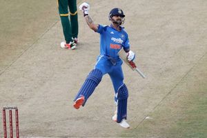 'विराट आते ही छक्के-छक्के नहीं उड़ा सकते', सुनील गावस्कर ने रांची में टीम इंडिया की जीत के बाद कोहली को लेकर कहा - वो सिंगल्स... SportsTak Hindi