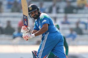 'रोहित को मैं तो कभी आउट नहीं कर सका', रांची वनडे के बाद साउथ अफ्रीका के दिग्गज तेज गेंदबाज ने कहा - उसका एक शॉट... SportsTak Hindi