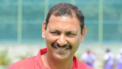 भारतीय महिला हॉकी टीम के हेड कोच ने दिया इस्तीफा, इस वजह से छोड़ा पद SportsTak Hindi