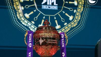 IPL 2026 Auction के लिए 1355 खिलाड़ी रजिस्टर, 77 स्लॉट के लिए 16 दिसंबर को ऑक्शन में लगेगी बोली വിദേശത്ത് ഐപിഎൽ ലേലം നടക്കുന്നത് ഇത് തുടർച്ചയായ മൂന്നാം തവണയാണ്.