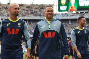 AUS vs ENG: ऑस्ट्रेलिया को ब्रिस्बेन टेस्ट से पहले लगा तीसरा झटका, कमिंस-हेजलवुड के बाद यह खिलाड़ी भी बाहर SportsTak Hindi