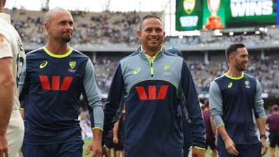 AUS vs ENG: ऑस्ट्रेलिया को ब्रिस्बेन टेस्ट से पहले लगा तीसरा झटका, कमिंस-हेजलवुड के बाद यह खिलाड़ी भी बाहर SportsTak Hindi