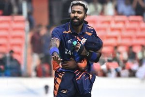 हार्दिक पंड्या ने ढाई महीने बाद आते ही लूटी महफिल, 11 चौके-छक्कों से बरसाए रन, अभिषेक शर्मा की टीम के 223 के लक्ष्य को बनाया खिलौना SportsTak Hindi