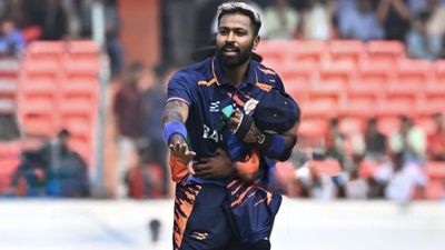 हार्दिक पंड्या ने ढाई महीने बाद आते ही लूटी महफिल, 11 चौके-छक्कों से बरसाए रन, अभिषेक शर्मा की टीम के 223 के लक्ष्य को बनाया खिलौना SportsTak Hindi