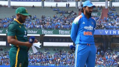 IND vs SA, 2ND ODI : भारत की पहले बैटिंग, साउथ अफ्रीका ने टीम में किए 3 बदलाव, जानें Playing XI KL Rahul and Temba Bavuma during the toss
