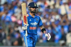 विराट कोहली ने वनडे में ठोका 53वां शतक, IND vs SA सीरीज में उड़ाया लगातार दूसरा सैकड़ा SportsTak Hindi