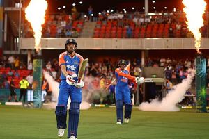 साउथ अफ्रीका के खिलाफ टी20 सीरीज के लिए टीम इंडिया का ऐलान, शुभमन गिल के साथ इस सुपरस्टार की वापसी SportsTak Hindi