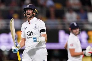 Ashes 2025: ऑस्ट्रेलिया में गरजे जो रूट, दूसरे टेस्ट में ठोका करियर का 40वां शतक, कंगारुओं के जमीन पर पहला सैकड़ा जड़ने में लग गए 30 पारी SportsTak Hindi