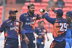 फैंस के बीच हार्दिक पंड्या का पागलपन, SMAT के मैच को करना पड़ा शिफ्ट, इस जगह खेला गया पूरा मुकाबला SportsTak Hindi