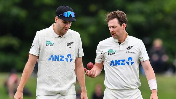 New Zealand's Matt Henry (R) talks with his teammate Jacob Duffy 