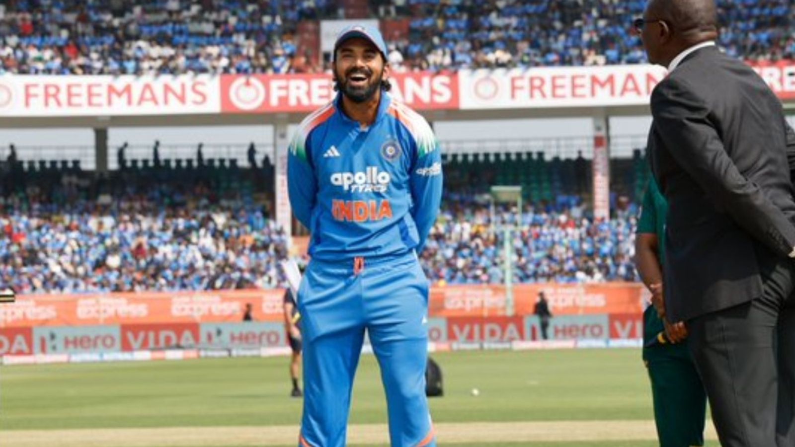 भारत ने 3 कप्तान और 20 वनडे बाद जीता टॉस, केएल राहुल ने तोड़ा जिंक्स, जानिए इससे पहले कब सिक्का टीम इंडिया के पक्ष में गिरा भारत ने 3 कप्तान और 20 वनडे बाद जीता टॉस, केएल राहुल ने तोड़ा जिंक्स, जानिए इससे पहले कब सिक्का टीम इंडिया के पक्ष में गिरा