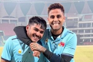 चेन्नई सुपर किंग्स के बैटर का सैयद मुश्ताक अली ट्रॉफी में बल्ले से हड़कंप, 2 शतक के बाद अब ठोकी फिफ्टी, टीम को दिलाई 8 विकेट से जीत SportsTak Hindi