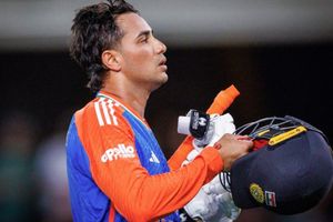 अभिषेक शर्मा ने 100 छक्के उड़ाकर T20 क्रिकेट में किया नया करिश्मा, भारतीयों में उन जैसा कोई नहीं SportsTak Hindi