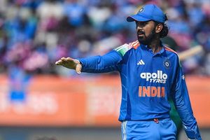 बड़ी खबर : टीम इंडिया को टी20 सीरीज से पहले मिली सजा, दूसरे वनडे में कर बैठी ये ब्लंडर, जानें पूरा मामला SportsTak Hindi