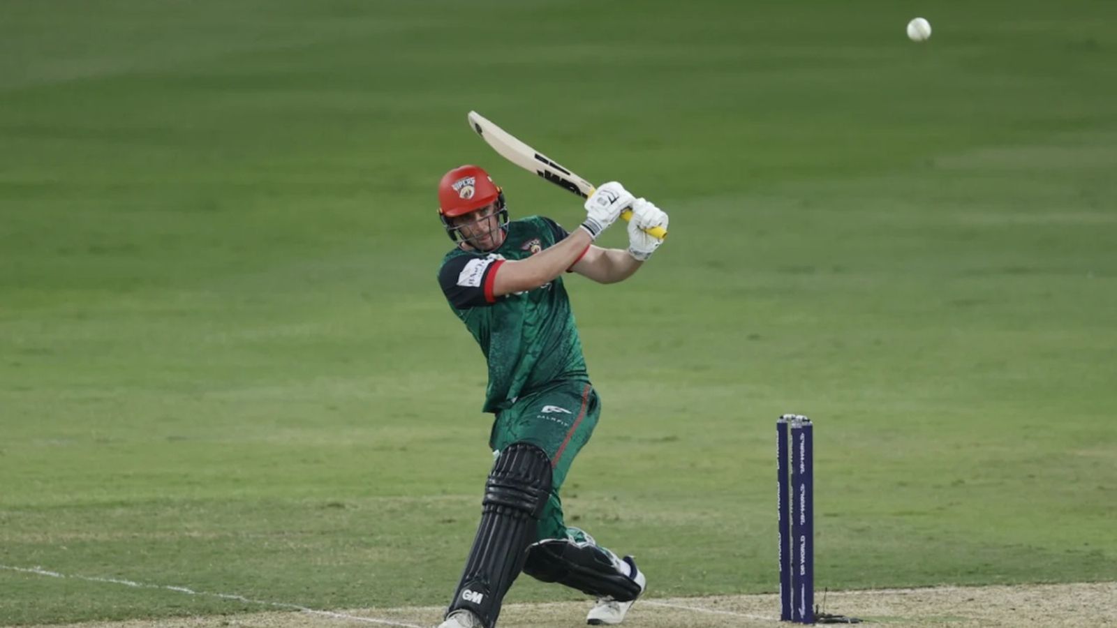 ILT20: डेजर्ट वाइपर्स ने सुपर ओवर में गल्फ जायंट्स को दी मात, डेन लॉरेंस बने हीरो, लगाई जीत की हैट्रिक ILT20: डेजर्ट वाइपर्स ने सुपर ओवर में गल्फ जायंट्स को दी मात, डेन लॉरेंस बने हीरो, लगाई जीत की हैट्रिक