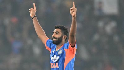 जसप्रीत बुमराह ने T20I क्रिकेट में किया कमाल, ब्रेविस को आउट करते ही हासिल की दो जबरदस्त उपलब्धि SportsTak Hindi