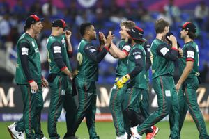 ILT20 2025: डेजर्ट वाइपर्स ने आखिरी ओवर्स में एमआई एमिरेट्स से छीनी जीती, एक रन से मारी बाजी, लगाया जीत का चौका SportsTak Hindi