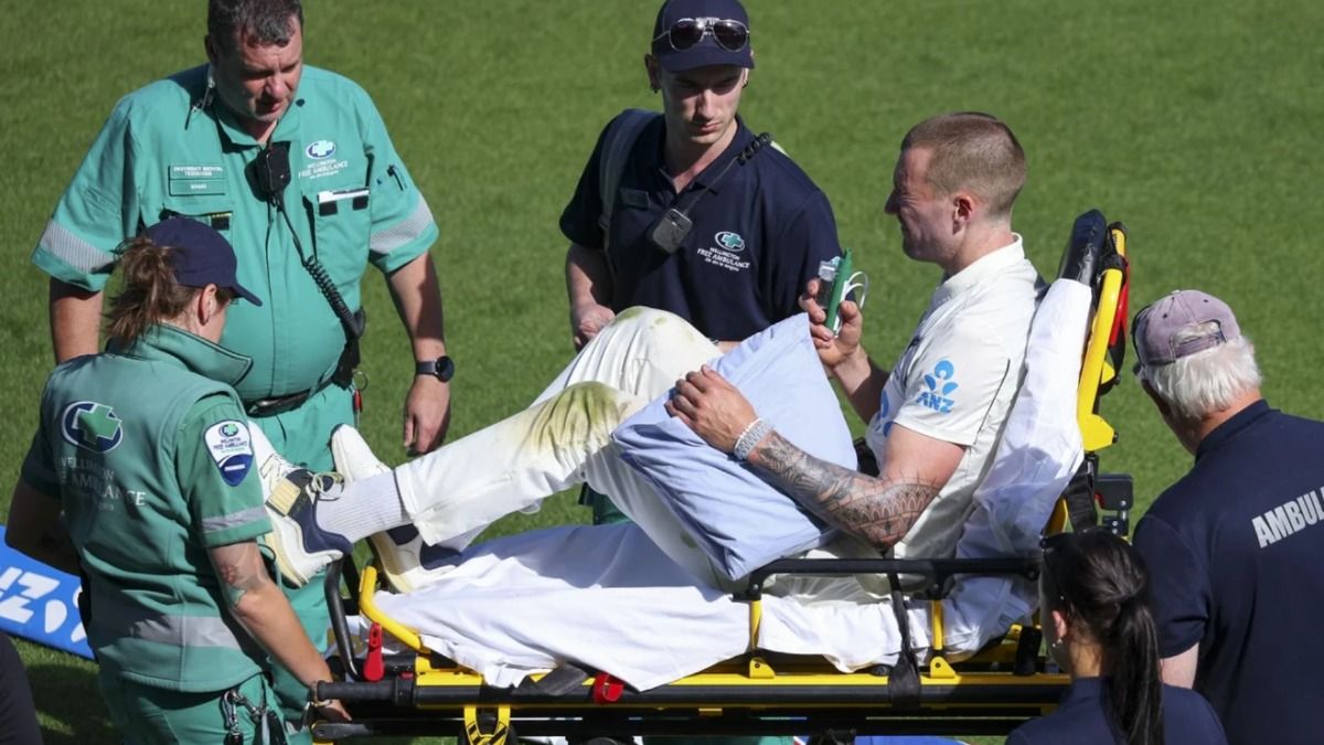 NZ vs WI: न्यूजीलैंड पर फिर पड़ी चोट की मार, ढाई साल बाद खेल रहे पेसर का कंधा उतरा, पहले टेस्ट में गंवाए थे 3 खिलाड़ी