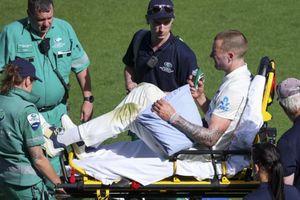 NZ vs WI: न्यूजीलैंड पर फिर पड़ी चोट की मार, ढाई साल बाद खेल रहे पेसर का कंधा उतरा, पहले टेस्ट में गंवाए थे 3 खिलाड़ी SportsTak Hindi