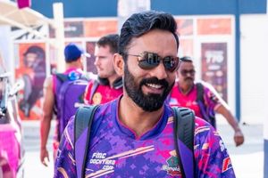 दिनेश कार्तिक RCB के बाद अब इस टीम के बने मेंटॉर और बैटिंग कोच, खिताबी सूखा खत्म करने की रहेगी चुनौती SportsTak Hindi