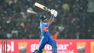 'आपको रॉकस्टार बनना होगा, 10 मिनट के लिए आकर फैंस को पागल बनाना होगा', हार्दिक पंड्या का बड़ा बयान SportsTak Hindi