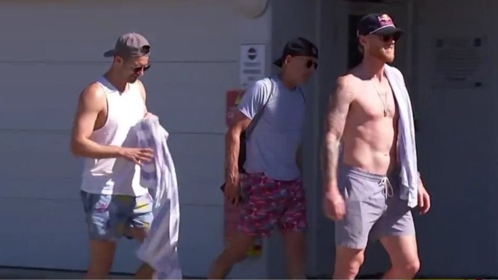 बीच पर चिल करने पहुंची इंग्लैंड की टीम तो ऑस्ट्रेलियाई मीडिया ने जमकर किया ट्रोल, जानें किसने क्या कहा बीच पर चिल करने पहुंची इंग्लैंड की टीम तो ऑस्ट्रेलियाई मीडिया ने जमकर किया ट्रोल, जानें किसने क्या कहा