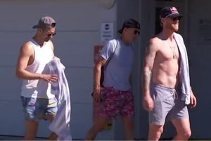 बीच पर चिल करने पहुंची इंग्लैंड की टीम तो ऑस्ट्रेलियाई मीडिया ने जमकर किया ट्रोल, जानें किसने क्या कहा SportsTak Hindi