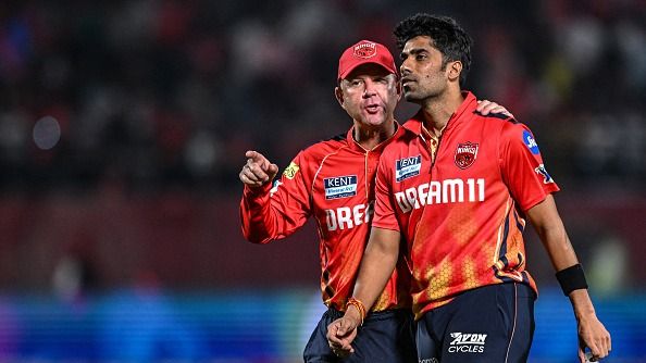 Punjab Kings' head coach Ricky Ponting (L) speaks with team's player Shashank Singh Punjab Kings' head coach Ricky Ponting (L) speaks with team's player Shashank Singh