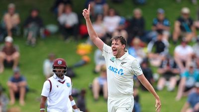 NZ vs WI : डफी के ‘पंजे’ में फंसी वेस्ट इंडीज, न्यूजीलैंड ने 9 विकेट की जीत से टेस्ट सीरीज पर जमाया कब्जा Jacob Duffy celebrate the wicket of Roston Chase of the West Indies